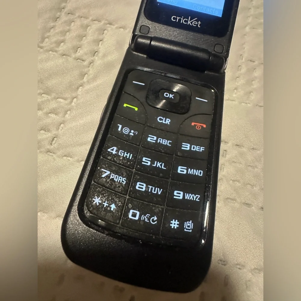 Samsung Silver Smartphone Sleek Design Advanced Features
